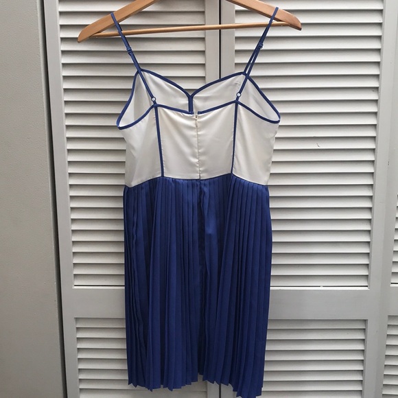 Boutique Ruffle Dress - Picture 2 of 4